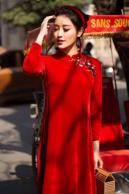 huyen-my-lan-san-thiet-ke-thoi-trang-trinh-lang-bo-suu-tap-ao-dai-cach-tan