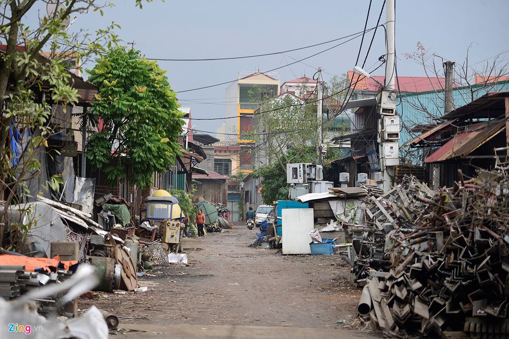 Làng nghề 'mổ xác máy bay' im ắng sau vụ nổ khiến 2 người chết