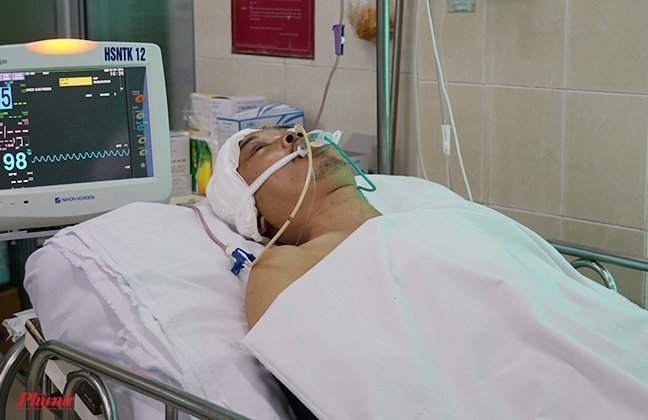Nuoc mat cuoi nam cua ba me gia: ‘Mat con, doi me trang tay roi’