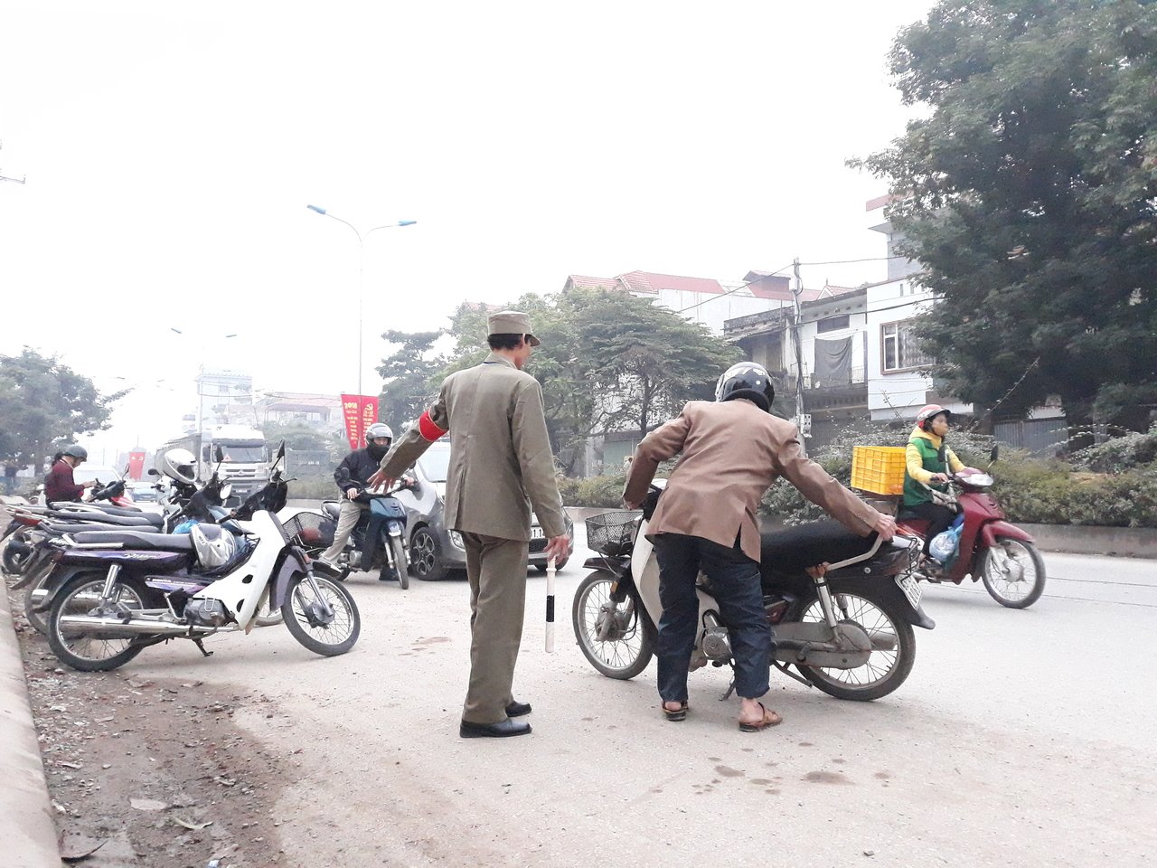 bac-bao-ve-dan-pho-mac-benh-ung-thu-da-3-nam-van-nhiet-huyet-voi-nghiep-dan-tre-qua-duong