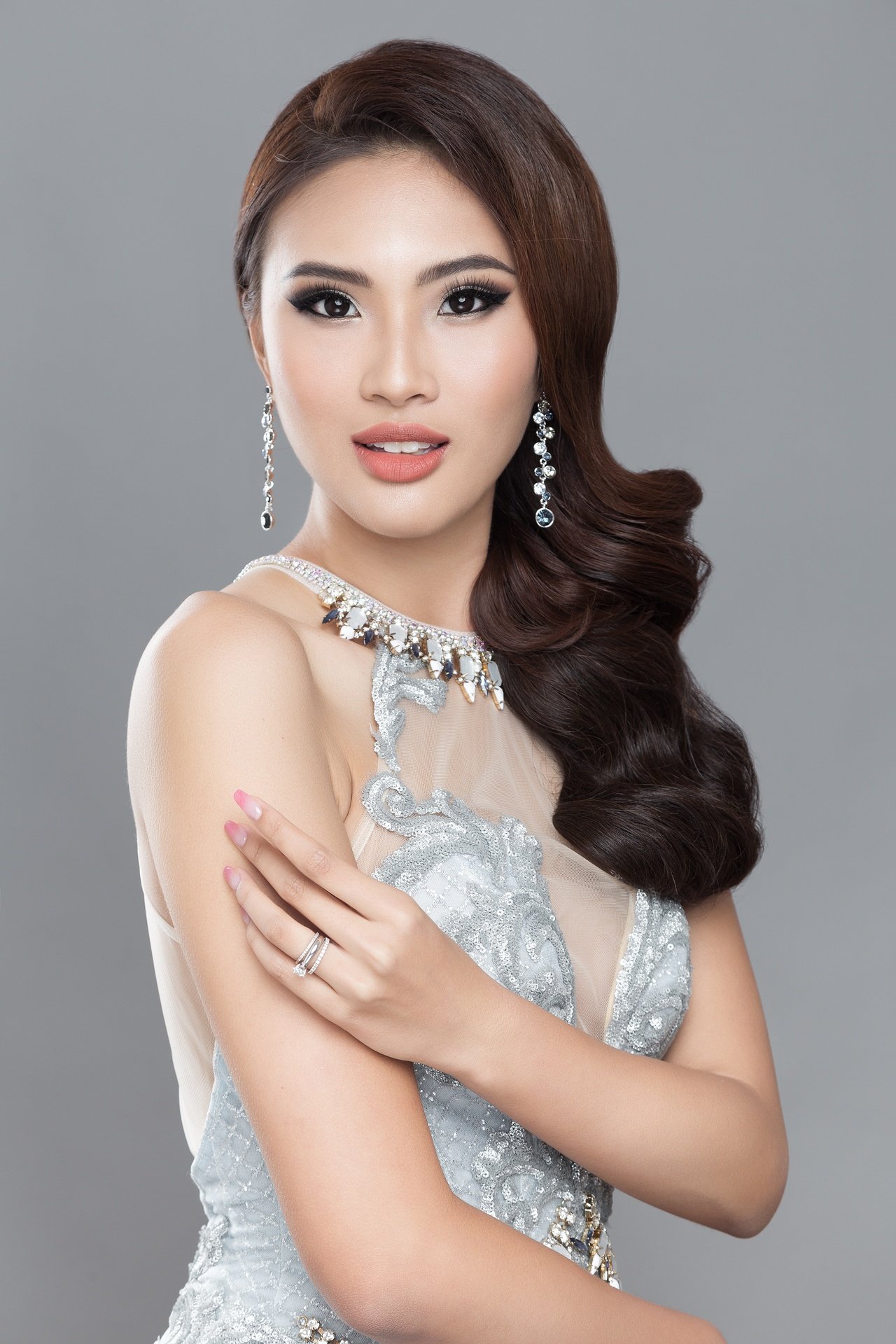 hoang-nhu-ngoc-nhan-to-dang-gom-tai-hoa-hau-hoan-vu-viet-nam-2017