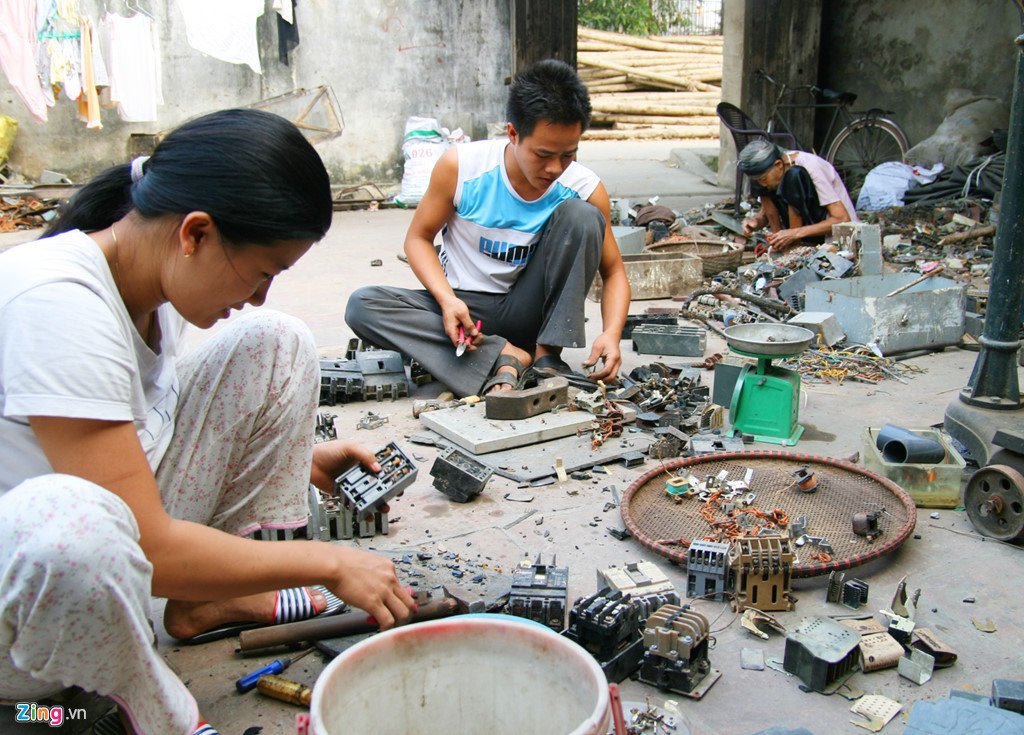 Làng nghề 'mổ xác máy bay' im ắng sau vụ nổ khiến 2 người chết