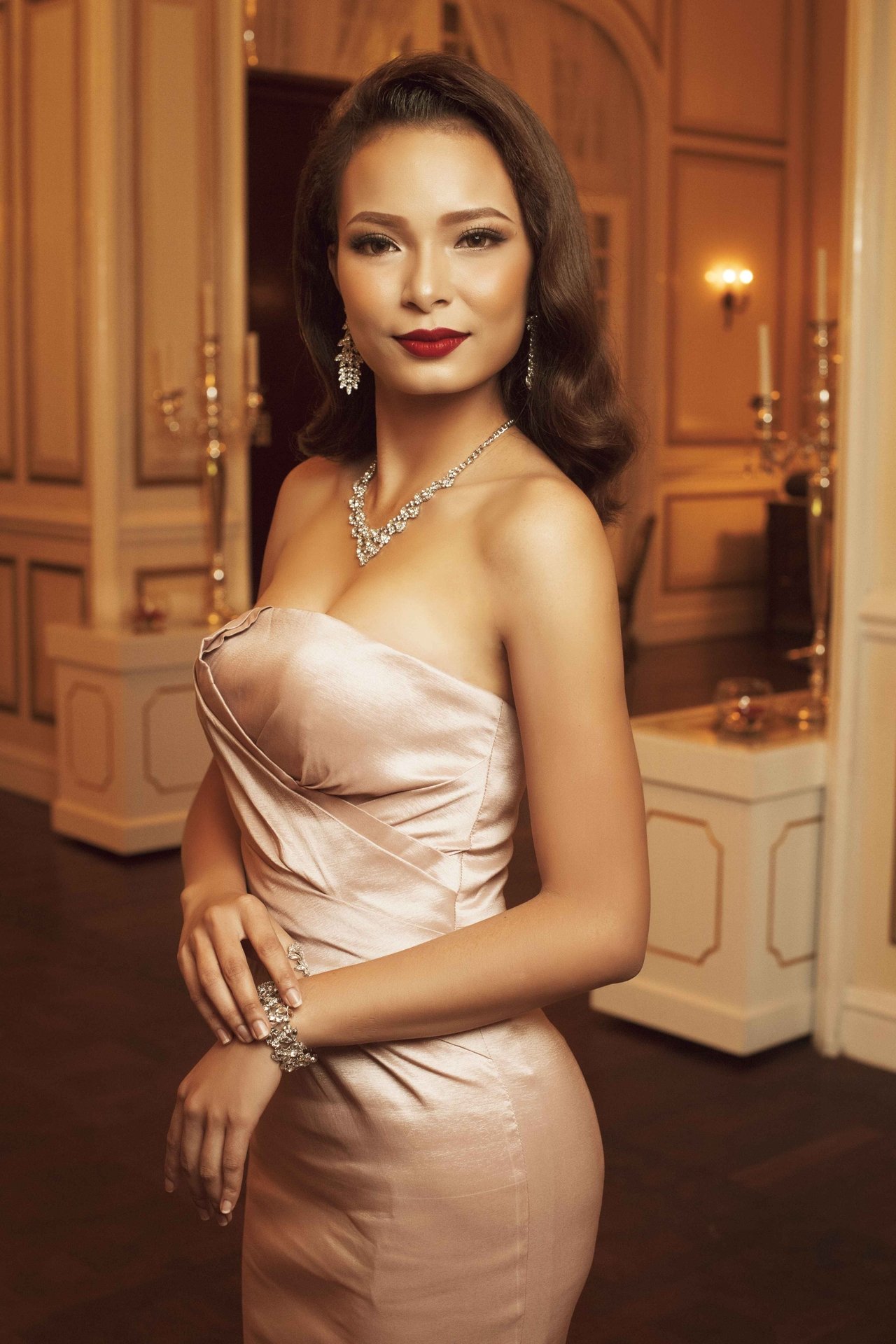 truoc-them-chung-ket-ung-vien-hoa-hau-hoan-vu-viet-nam-dep-xuat-than-trong-bo-anh-glamshot-da-hoi