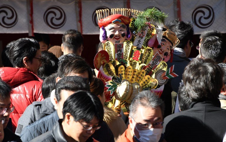 Người Nhật cúi đầu cầu tài lộc dịp đầu năm mới 2018