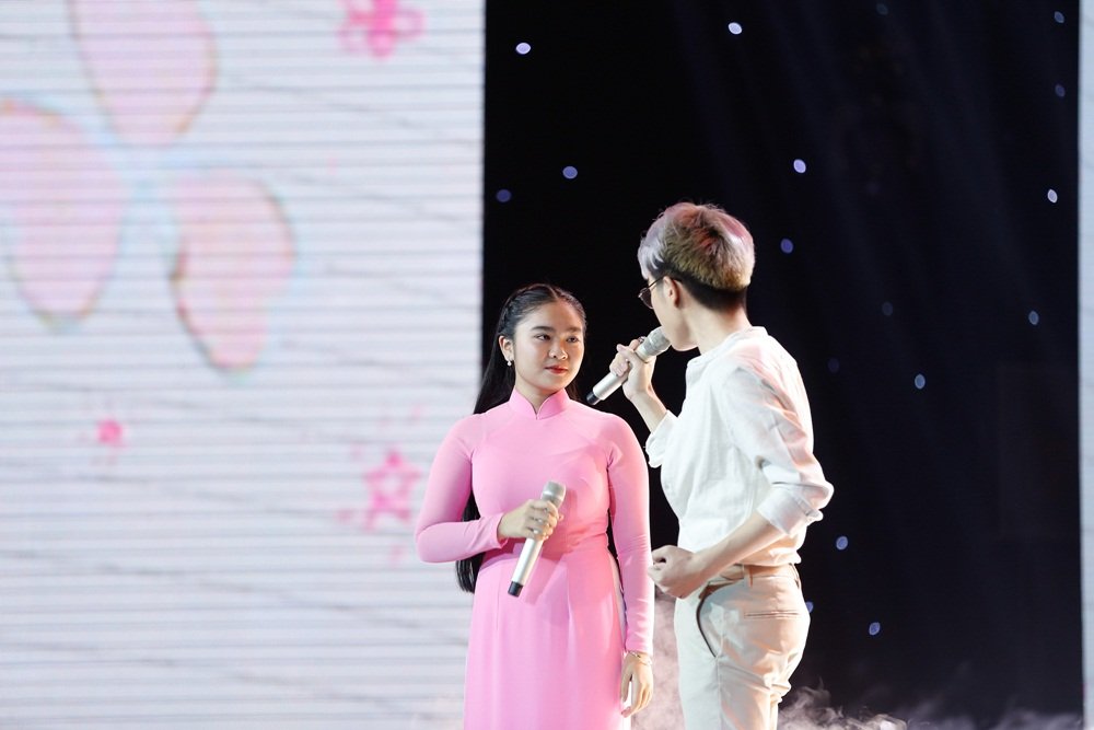 anh-em-quan-quan-the-voice-duc-phuc-thien-nhan-lan-dau-ket-hop-ke-cau-chuyen-tinh-buon-man-mac