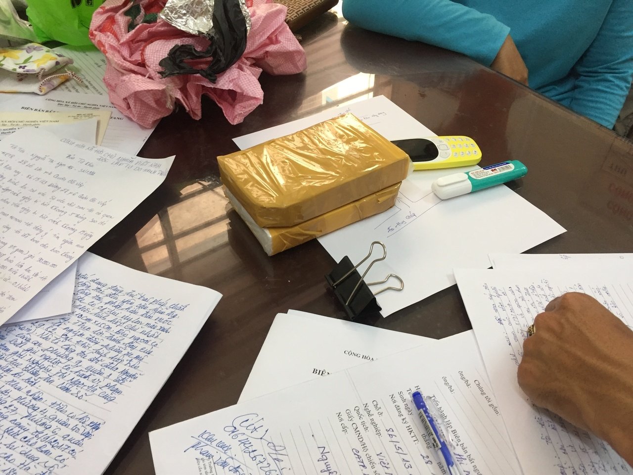 bat-nu-quai-giau-hon-10kg-heroin-trong-nha-o-tphcm