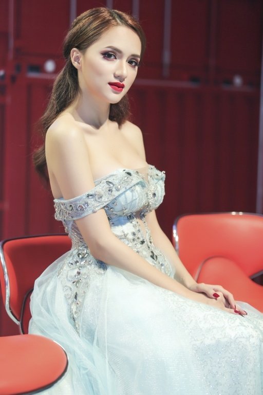 huong-giang-idol-dai-dien-viet-nam-thi-hoa-hau-chuyen-gioi-quoc-te-2018