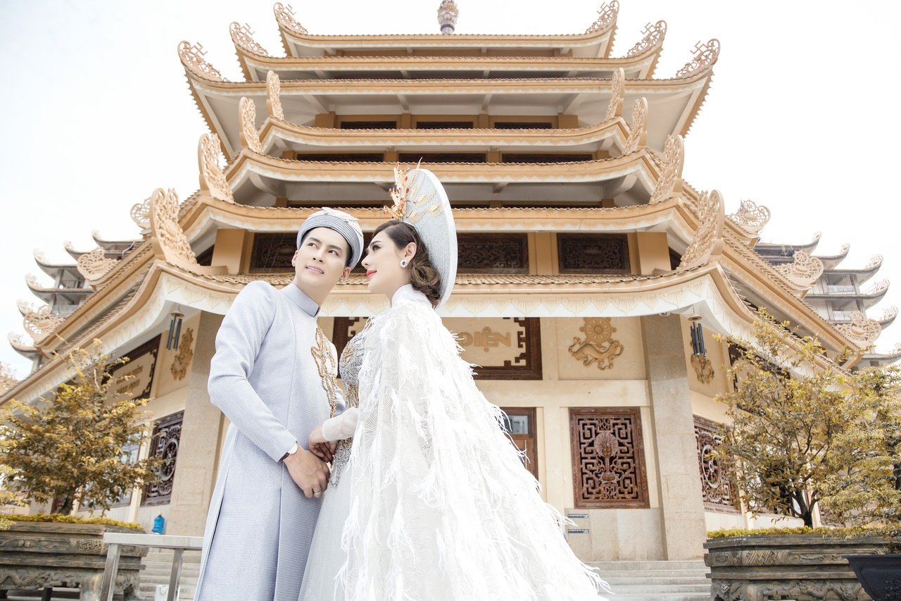lam-khanh-chi-dien-ao-dai-dinh-long-chim-thien-nga-bat-mi-ke-hoach-sau-dam-cuoi-khung