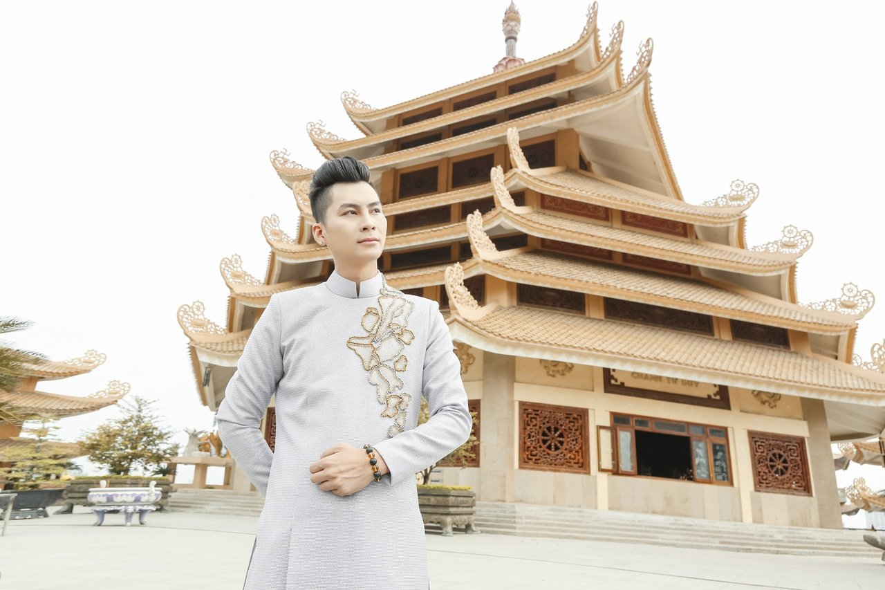 lam-khanh-chi-dien-ao-dai-dinh-long-chim-thien-nga-bat-mi-ke-hoach-sau-dam-cuoi-khung