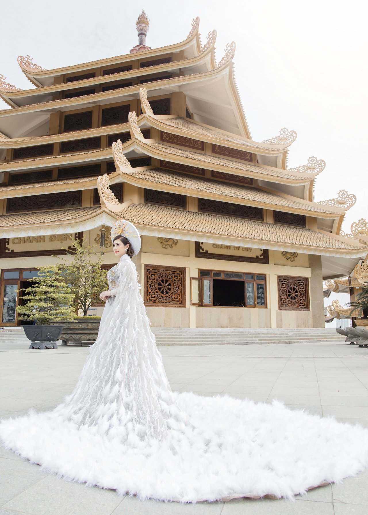 lam-khanh-chi-dien-ao-dai-dinh-long-chim-thien-nga-bat-mi-ke-hoach-sau-dam-cuoi-khung