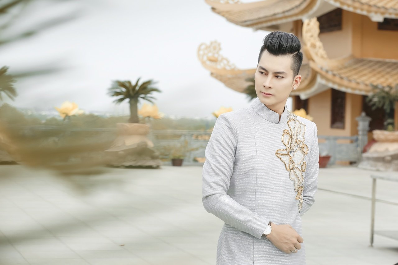 lam-khanh-chi-dien-ao-dai-dinh-long-chim-thien-nga-bat-mi-ke-hoach-sau-dam-cuoi-khung