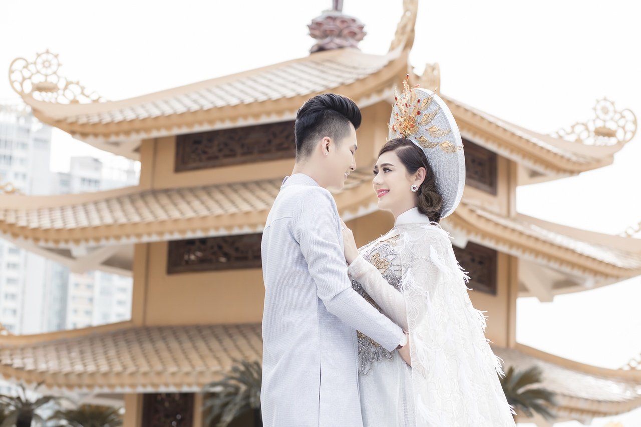 lam-khanh-chi-dien-ao-dai-dinh-long-chim-thien-nga-bat-mi-ke-hoach-sau-dam-cuoi-khung