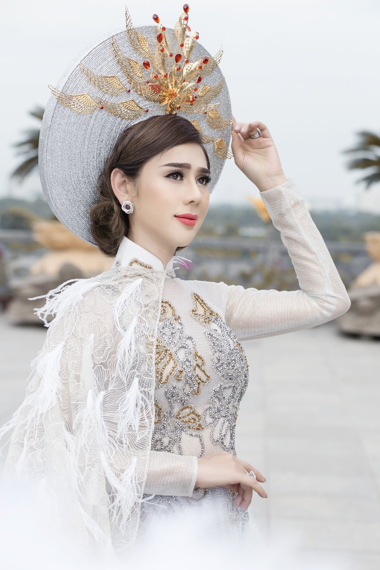 lam-khanh-chi-dien-ao-dai-dinh-long-chim-thien-nga-bat-mi-ke-hoach-sau-dam-cuoi-khung