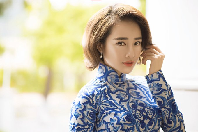 nha-phuong-de-toc-ngan-dien-ao-dai-gach-bong-hoa-co-ba-sai-gon-ca-tinh