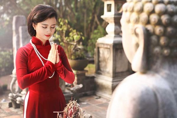 nhung-dieu-kieng-ky-khi-di-chua-ngay-mong-mot-tet