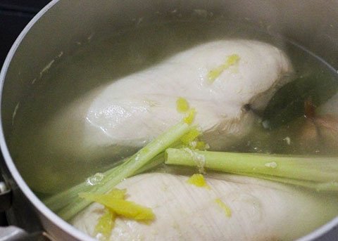 MÓN ĂN NGÀY TẾT: Cách làm khô gà lá chanh đơn giản, ăn lai rai không ngán