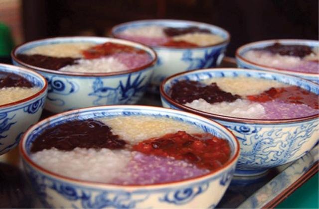Đến Huế, thưởng thức cơm muối