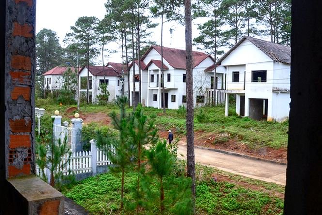 Gần trăm biệt thự bỏ hoang trong khu du lịch sinh thái