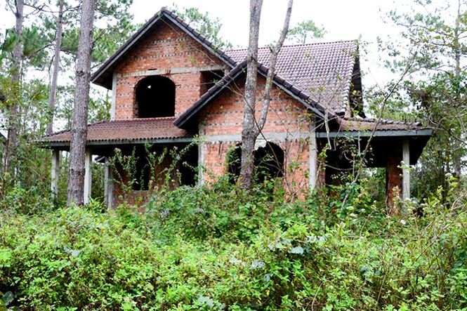 Gần trăm biệt thự bỏ hoang trong khu du lịch sinh thái