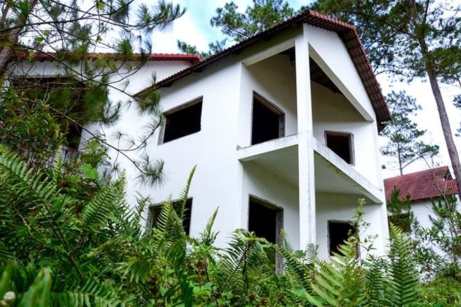 Gần trăm biệt thự bỏ hoang trong khu du lịch sinh thái