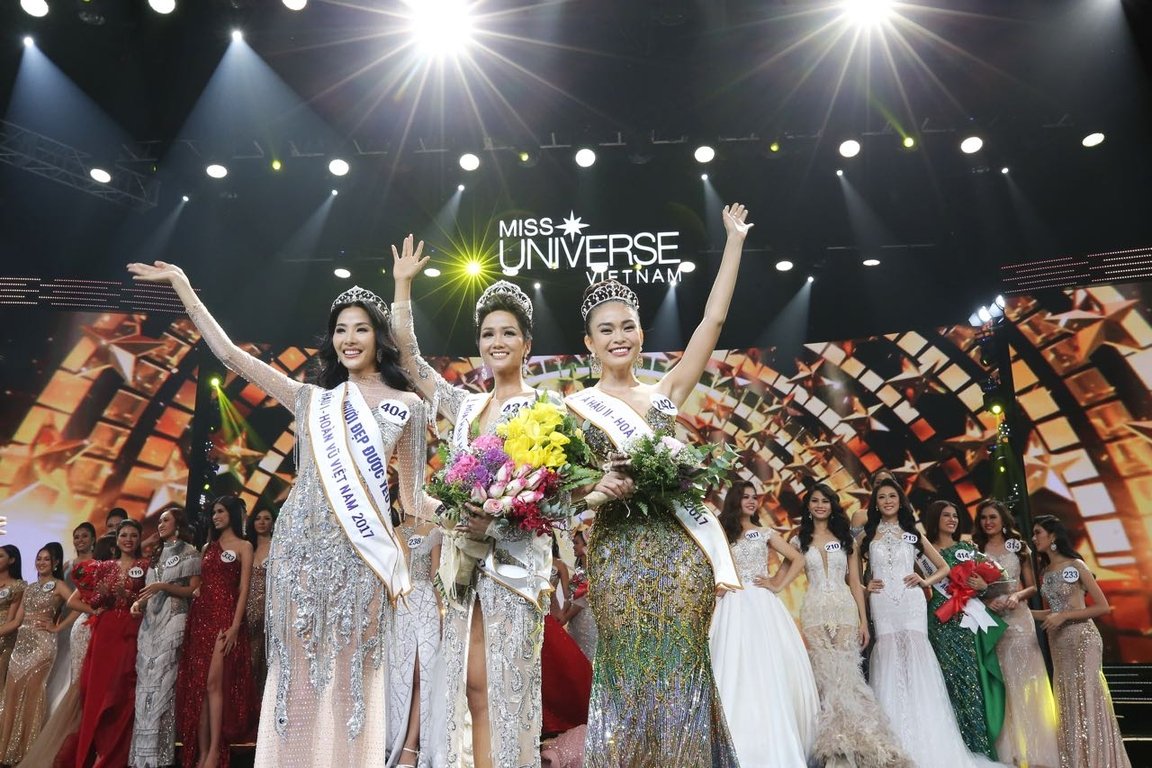 nhung-khoanh-khac-dang-nho-cua-hhen-nie-trong-dem-chung-ket-hoa-hau-hoan-vu-viet-nam