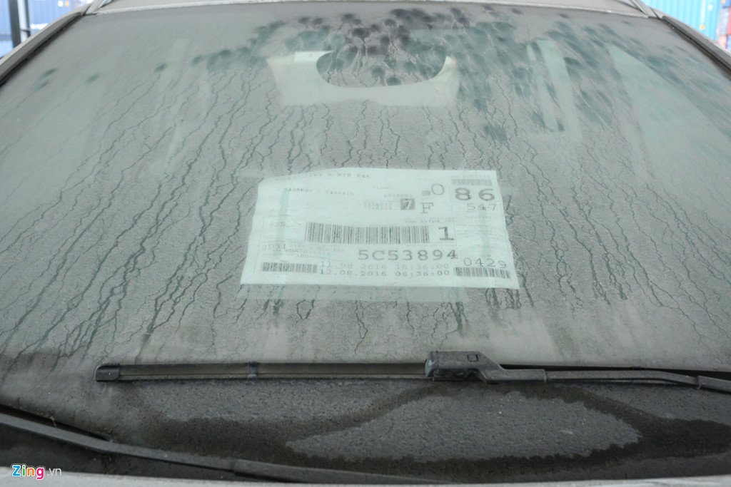 Cận cảnh dàn xe BMW hơn 3 triệu USD phủ bụi ở Sài Gòn