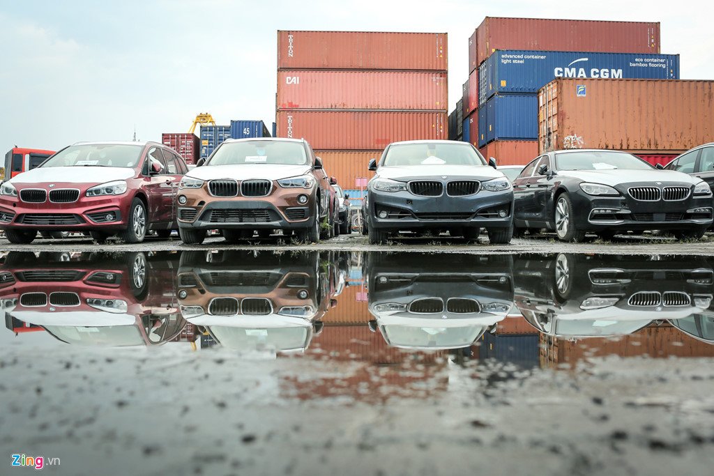 Cận cảnh dàn xe BMW hơn 3 triệu USD phủ bụi ở Sài Gòn