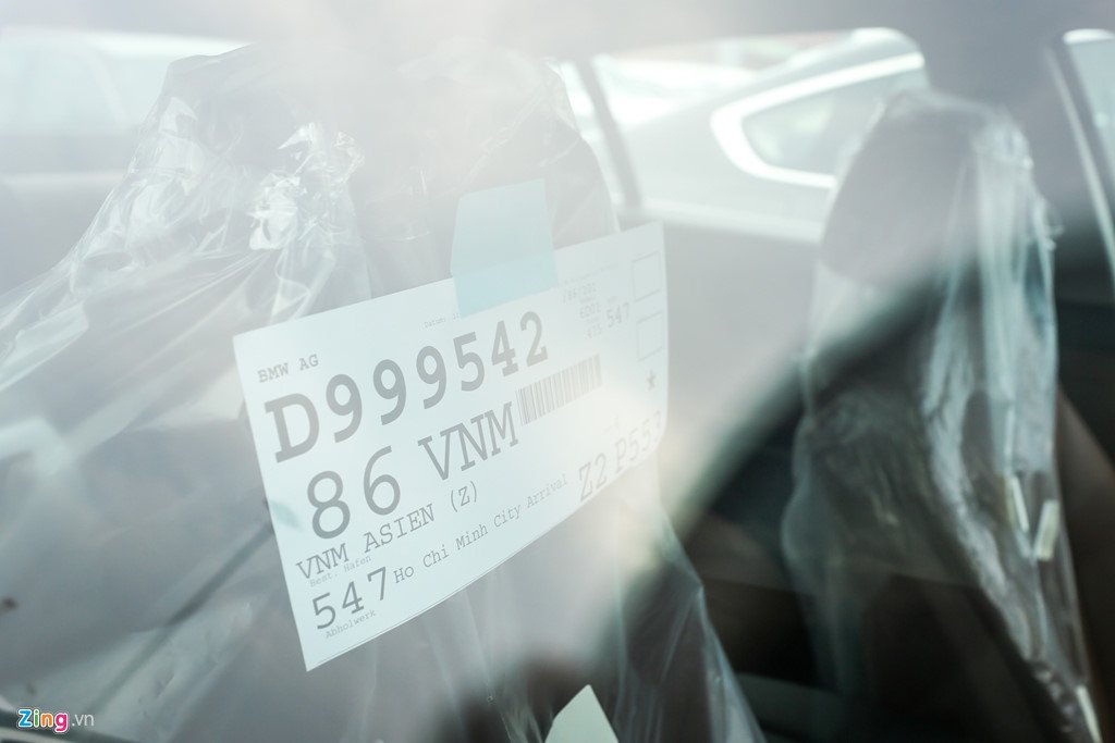 Cận cảnh dàn xe BMW hơn 3 triệu USD phủ bụi ở Sài Gòn