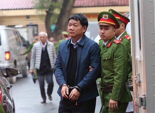 phien-toa-xet-xu-ong-dinh-la-thang-va-cac-dong-pham-gia-dinh-trinh-xuan-thanh-nop-2-ty-duoc-xem-la-tinh-tiet-giam-nhe