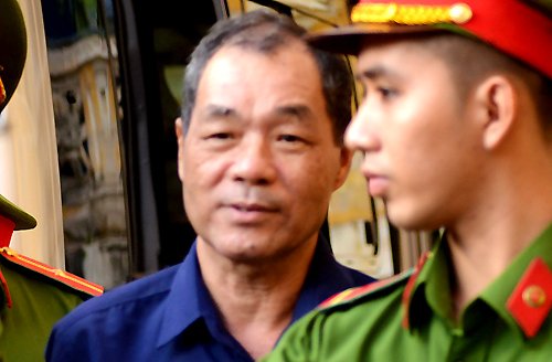 Ông Trầm Bê gầy rộc trong phiên xử đại án Phạm Công Danh