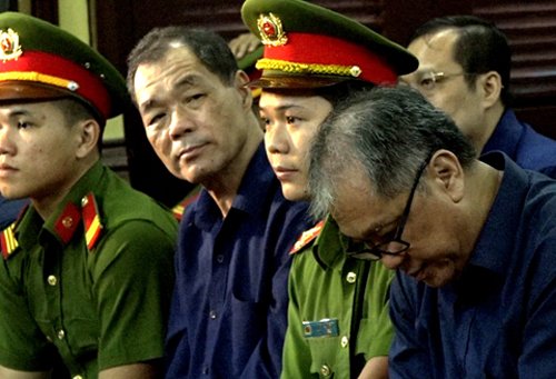 Ông Trầm Bê gầy rộc trong phiên xử đại án Phạm Công Danh