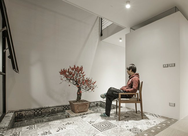 Độc đáo ngôi nhà ở Tây Hồ có mặt tiền như vỉ nướng