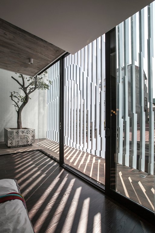 Độc đáo ngôi nhà ở Tây Hồ có mặt tiền như vỉ nướng