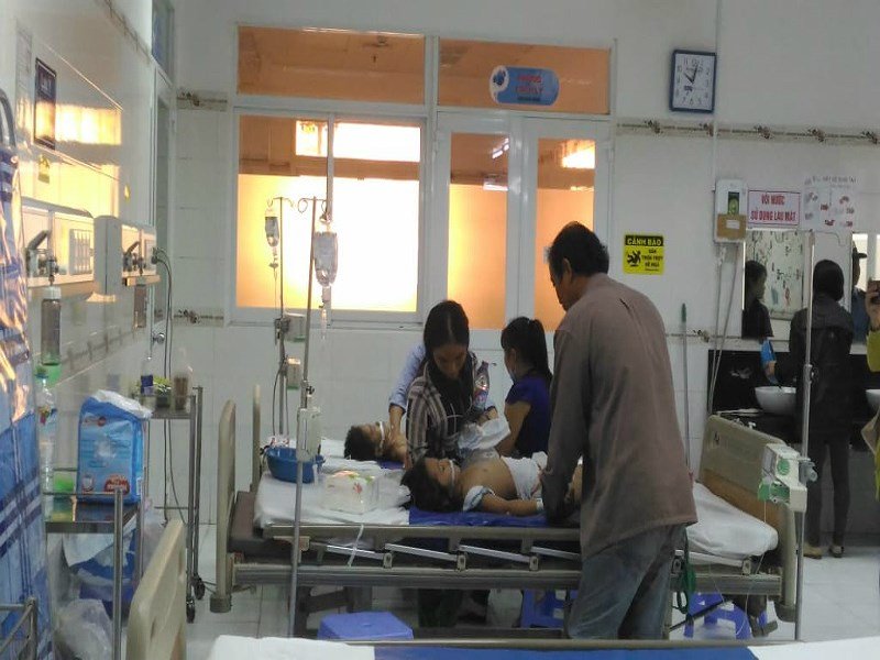 Bi kịch, cha trộn thuốc sâu đầu độc 3 con nhỏ