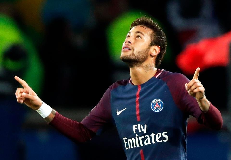 chua-bao-gio-ronaldo-rot-gia-tham-hai-the-nay-so-voi-messi-va-neymar