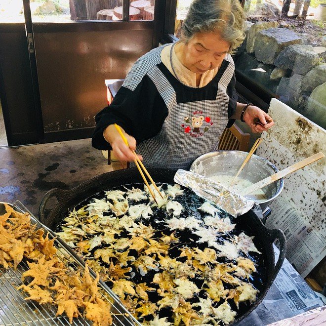 Câu chuyện thú vị về món tempura lá phong cầu kỳ, muốn ăn phải chuẩn bị nguyên liệu trước cả năm trời