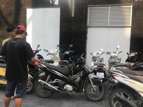 Bí mật sau vỉa hè quận 1