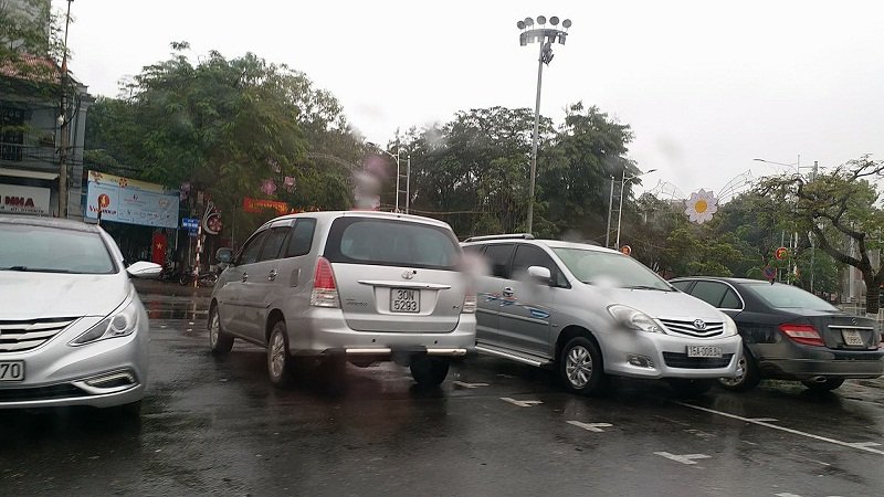 Hải Phòng: Khuôn viên nhà hát bỗng thành bãi giữ xe 'khổng lồ'