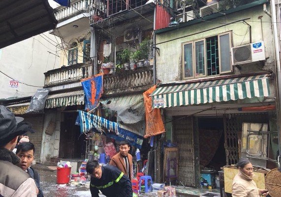 ha-noi-chay-lon-khu-cho-bach-mai