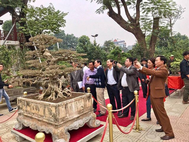 Xôn xao thương vụ mua bán 