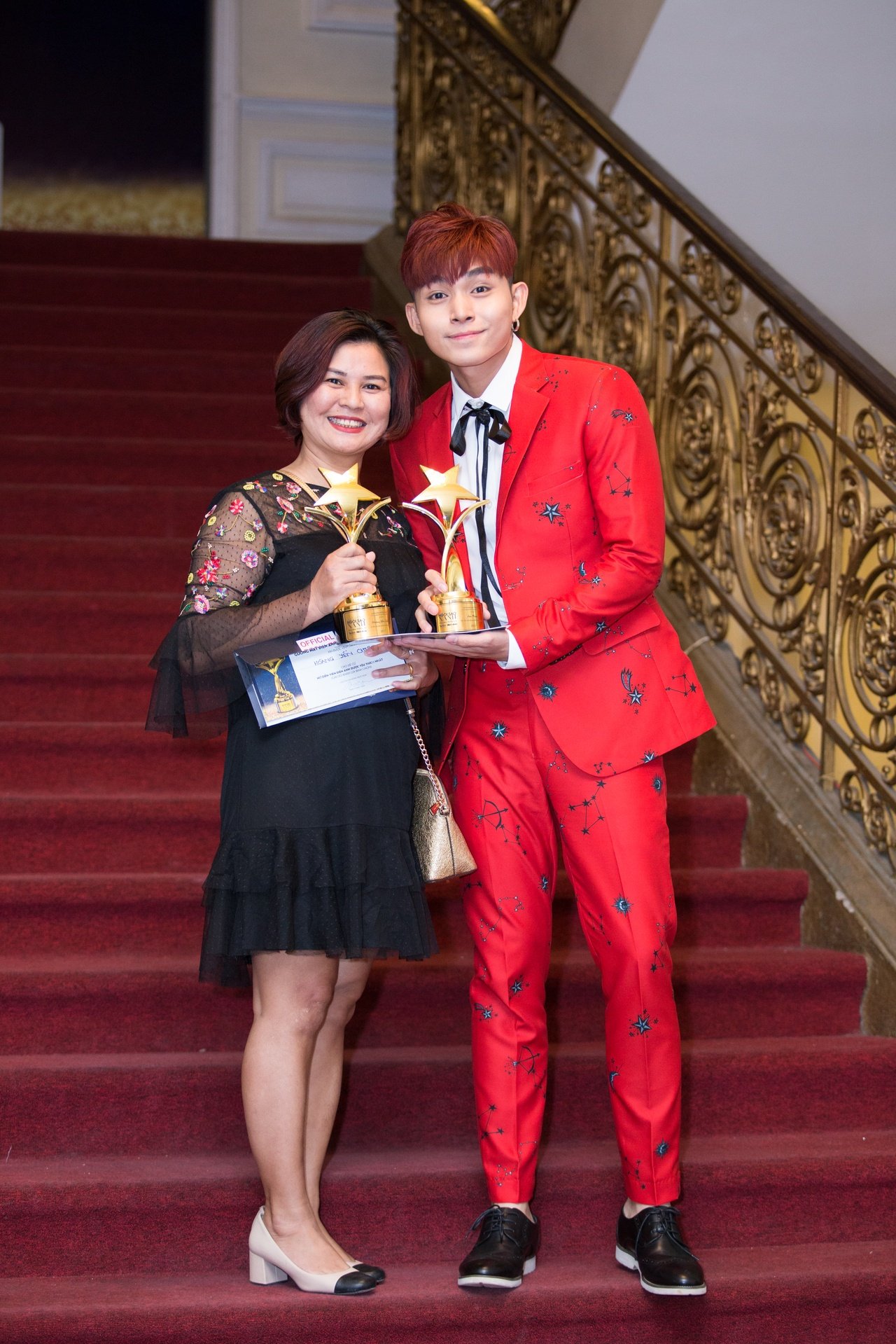 hoang-yen-chibi-nhan-giai-thuong-dien-anh-dau-tien-trong-su-nghiep-dien-xuat