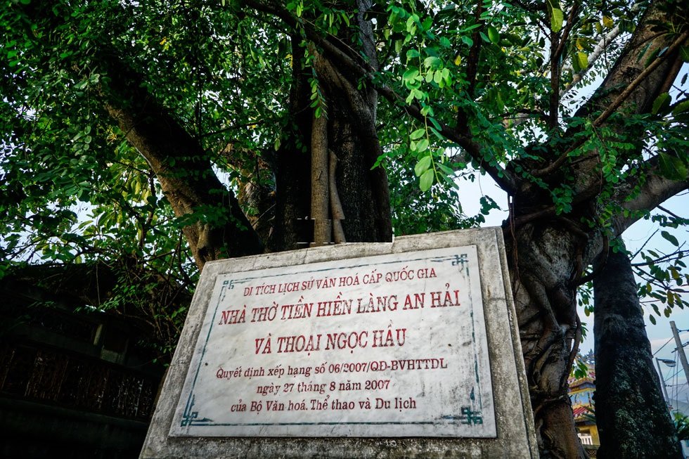 nha-tho-tien-hien-lang-an-hai-va-thoai-ngoc-hau
