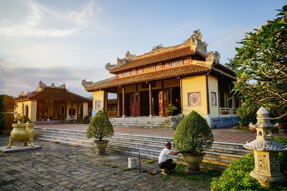 nha-tho-tien-hien-lang-an-hai-va-thoai-ngoc-hau