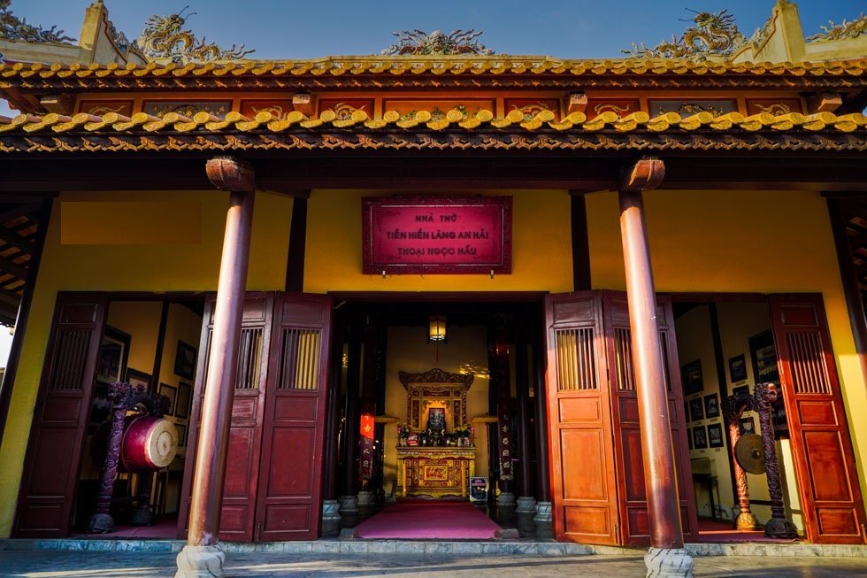 nha-tho-tien-hien-lang-an-hai-va-thoai-ngoc-hau