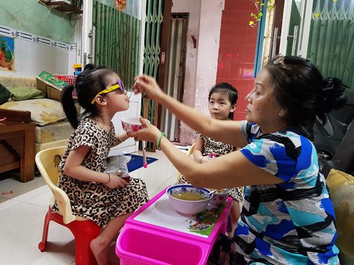 Người mẹ sinh 5 duy nhất ở Việt Nam: ‘Nhiều khi tôi stress muốn buông xuôi!’