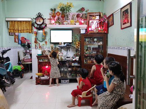 Người mẹ sinh 5 duy nhất ở Việt Nam: ‘Nhiều khi tôi stress muốn buông xuôi!’