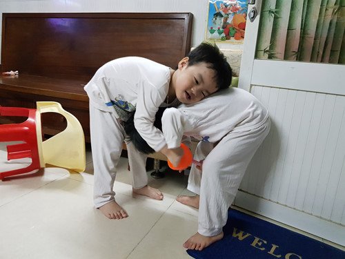 Người mẹ sinh 5 duy nhất ở Việt Nam: ‘Nhiều khi tôi stress muốn buông xuôi!’
