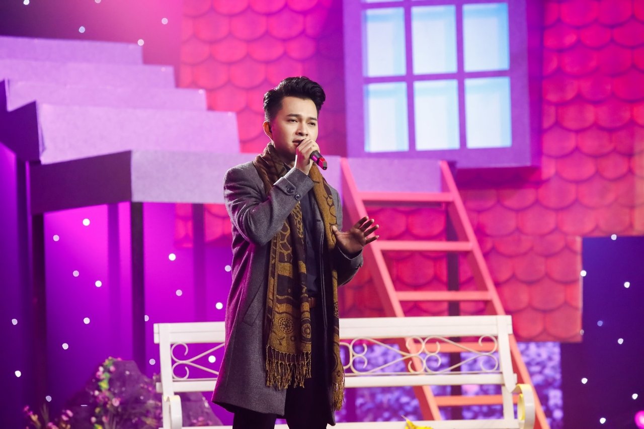 the-hien-xuat-sac-danh-ca-phuong-dung-khuyen-nam-cuong-nen-chuyen-sang-hat-bolero