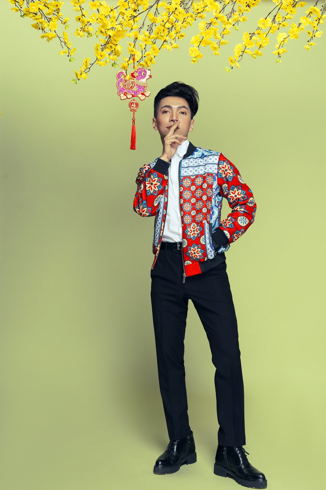 stylist-ti-ak-dien-do-thuy-nguyen-khang-dinh-nam-gioi-cung-nen-sam-sua-mot-chiec-ao-dai