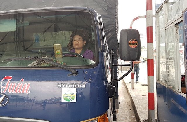 Trạm BOT ở Cần Thơ 'thất thủ' sau 15 phút tài xế phong toả làn thu phí